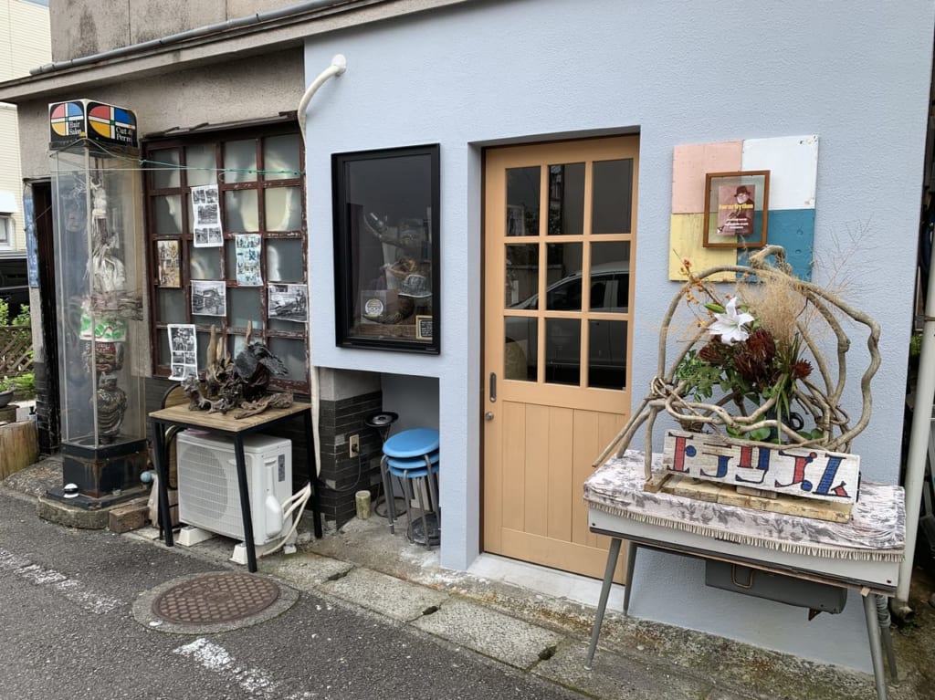 別府酒井理容店とバー